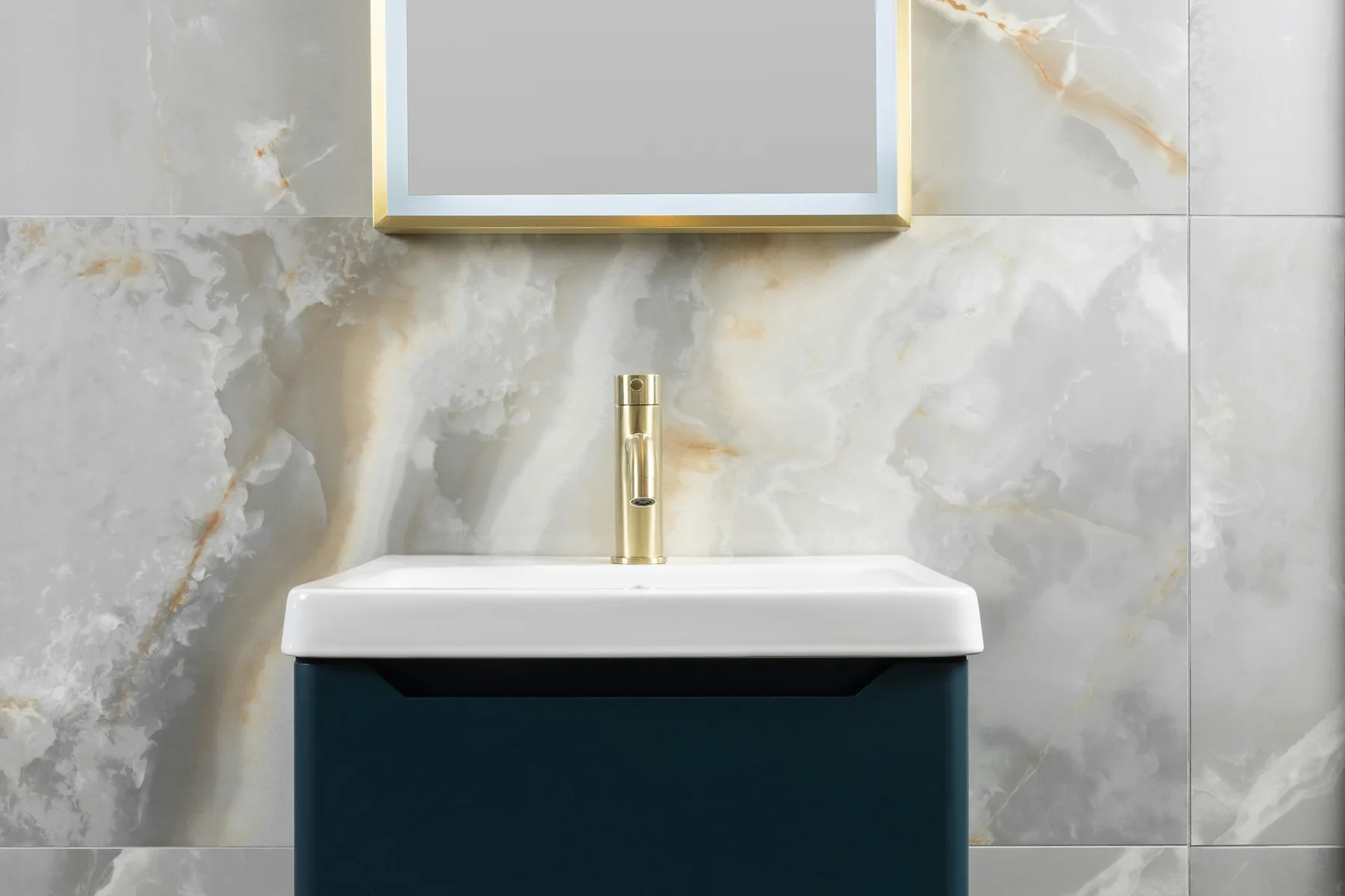 Marble-effect tiled bathroom wall and vanity