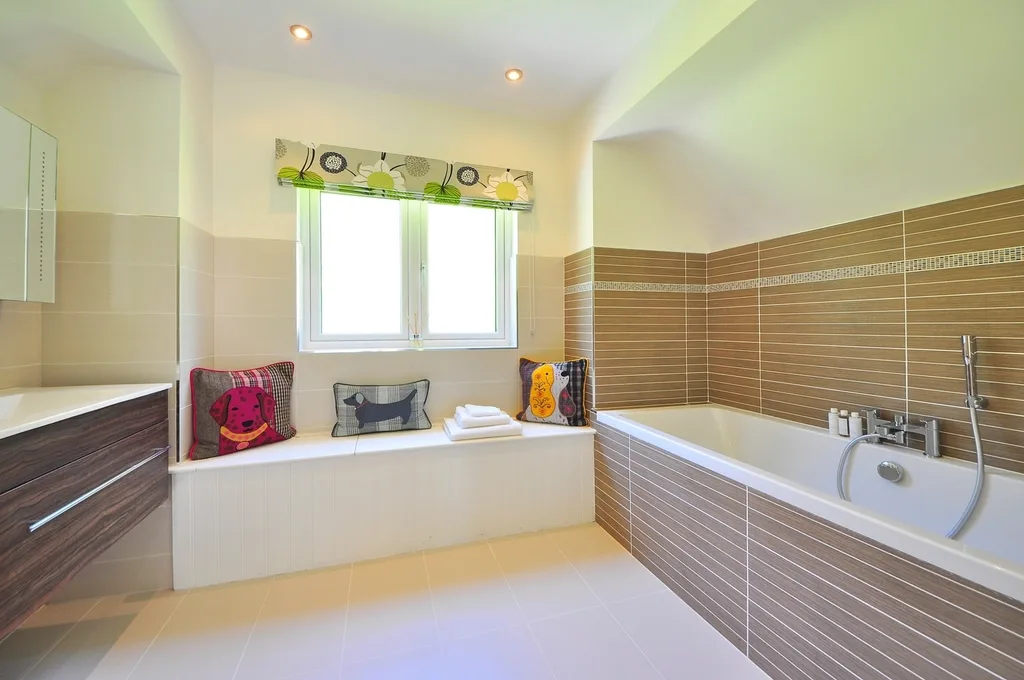 Linear wall tile around a built-in bath