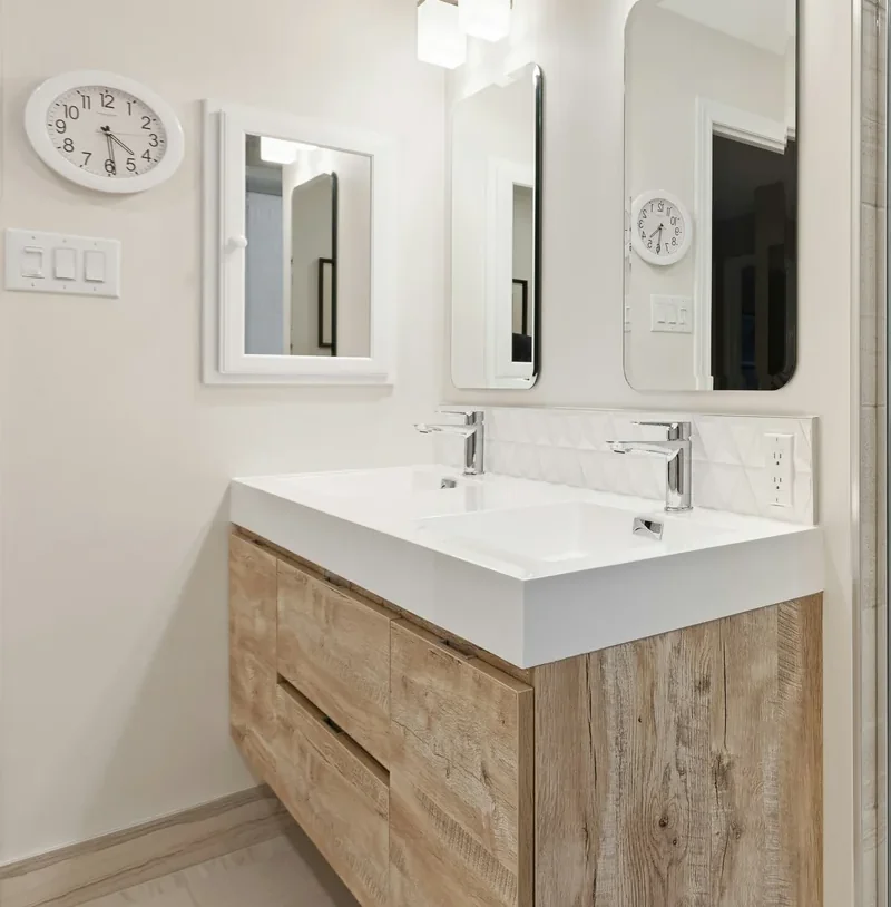 Vanity wall with full-height tiling